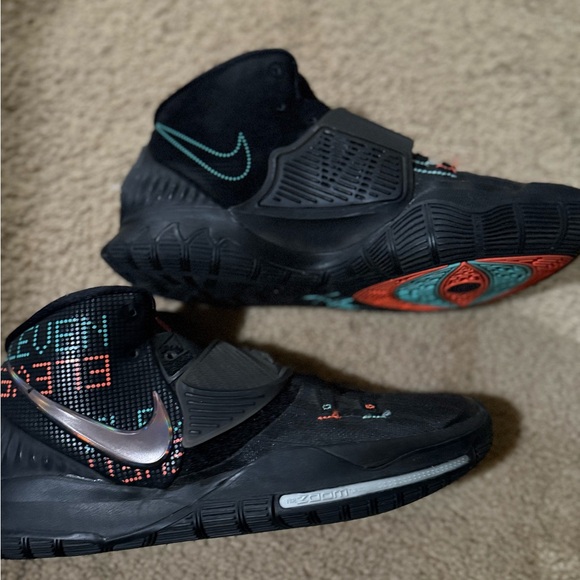 Nike Kyrie Irving  Men's Athletic Shoes - Picture 5 of 9